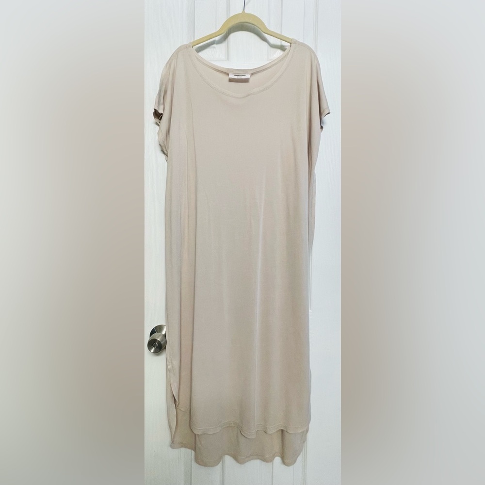 NWOT Short Sleeve Round Hem Dress